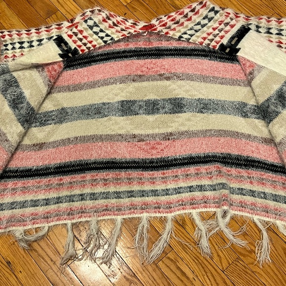 Free People Canyonland Fringe Kimono Southwestern Aztec Fuzzy Poncho One Size - Picture 14 of 16
